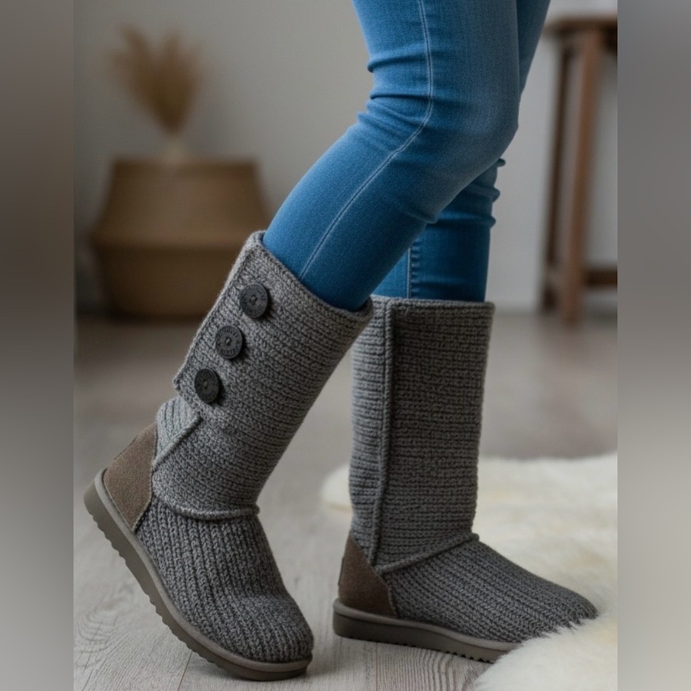 UGG Australia Classic Cardy Tall Sweater Knit Boots in Gray sz7 S/N 5819 F160141
